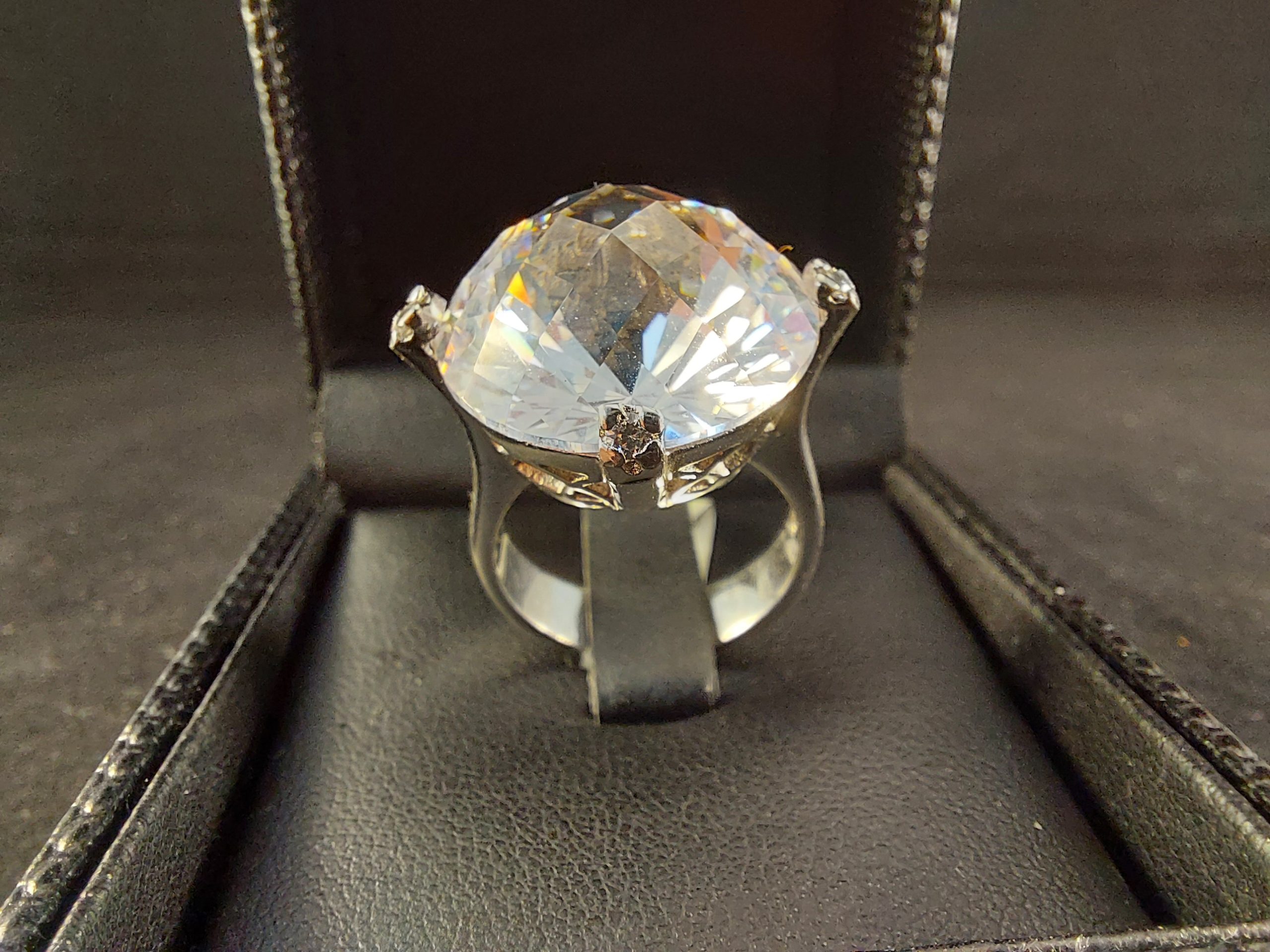 Sophisticated Exposed Diamond Ring