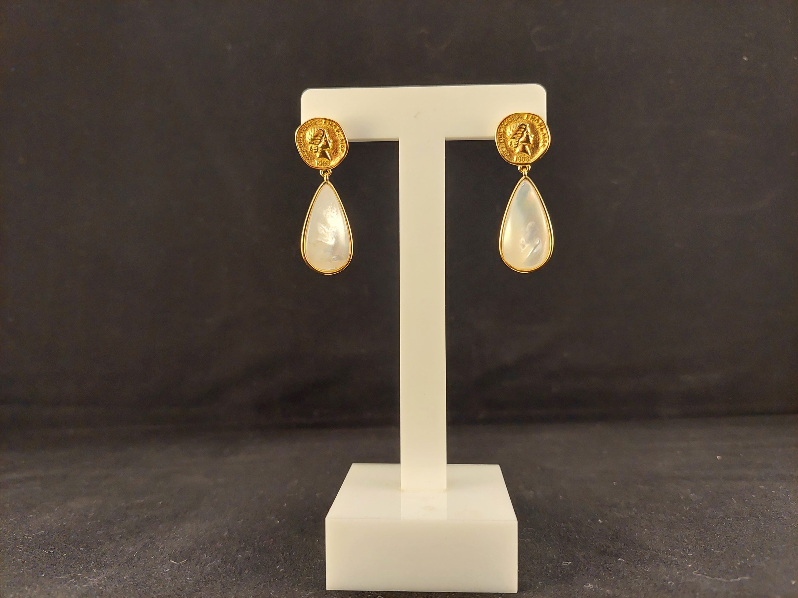 Majesty Pearl Earrings